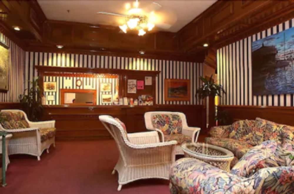 Glenmore Plaza Hotel 阿瓦隆 外观 照片