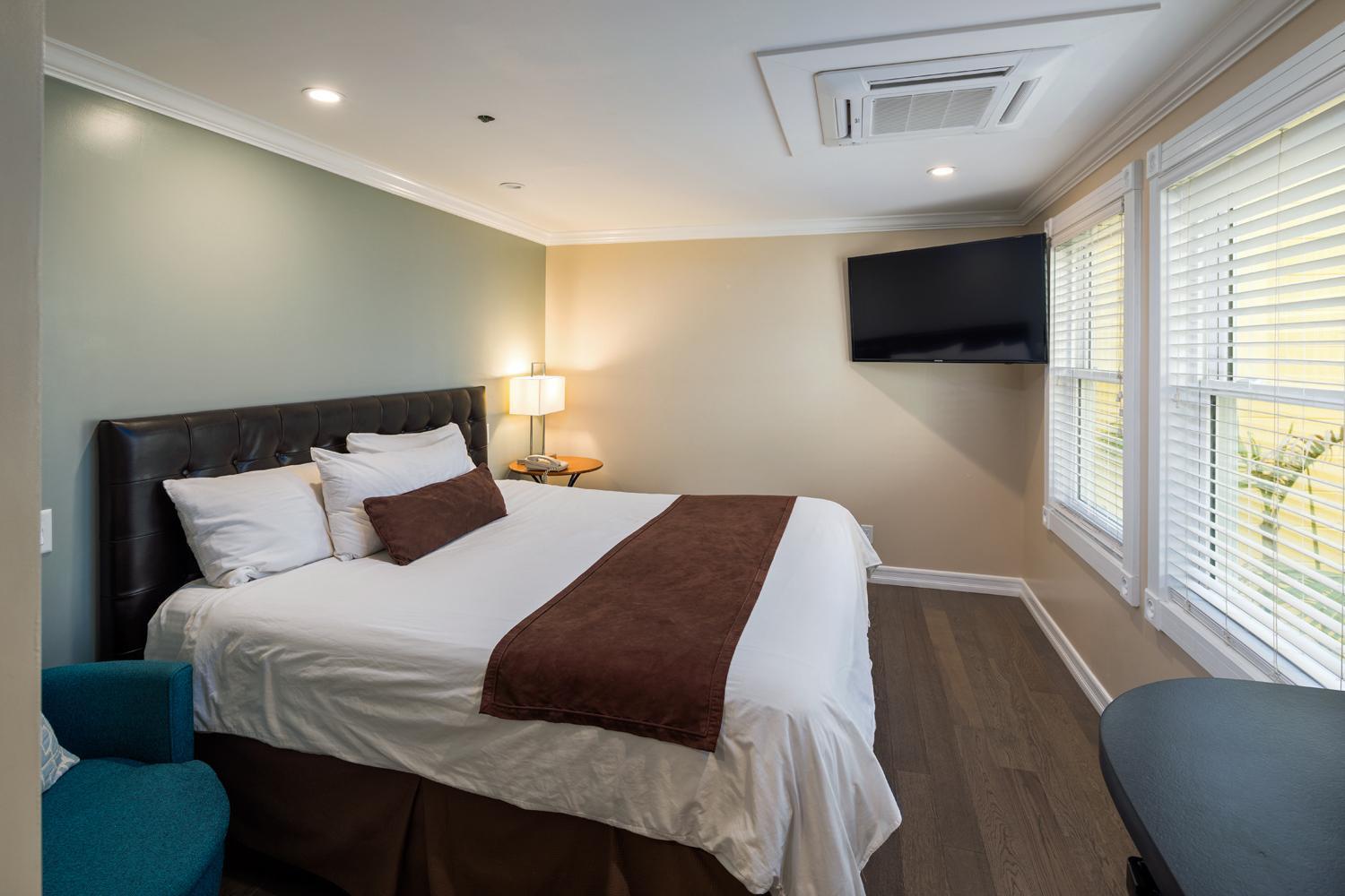 Glenmore Plaza Hotel 阿瓦隆 外观 照片