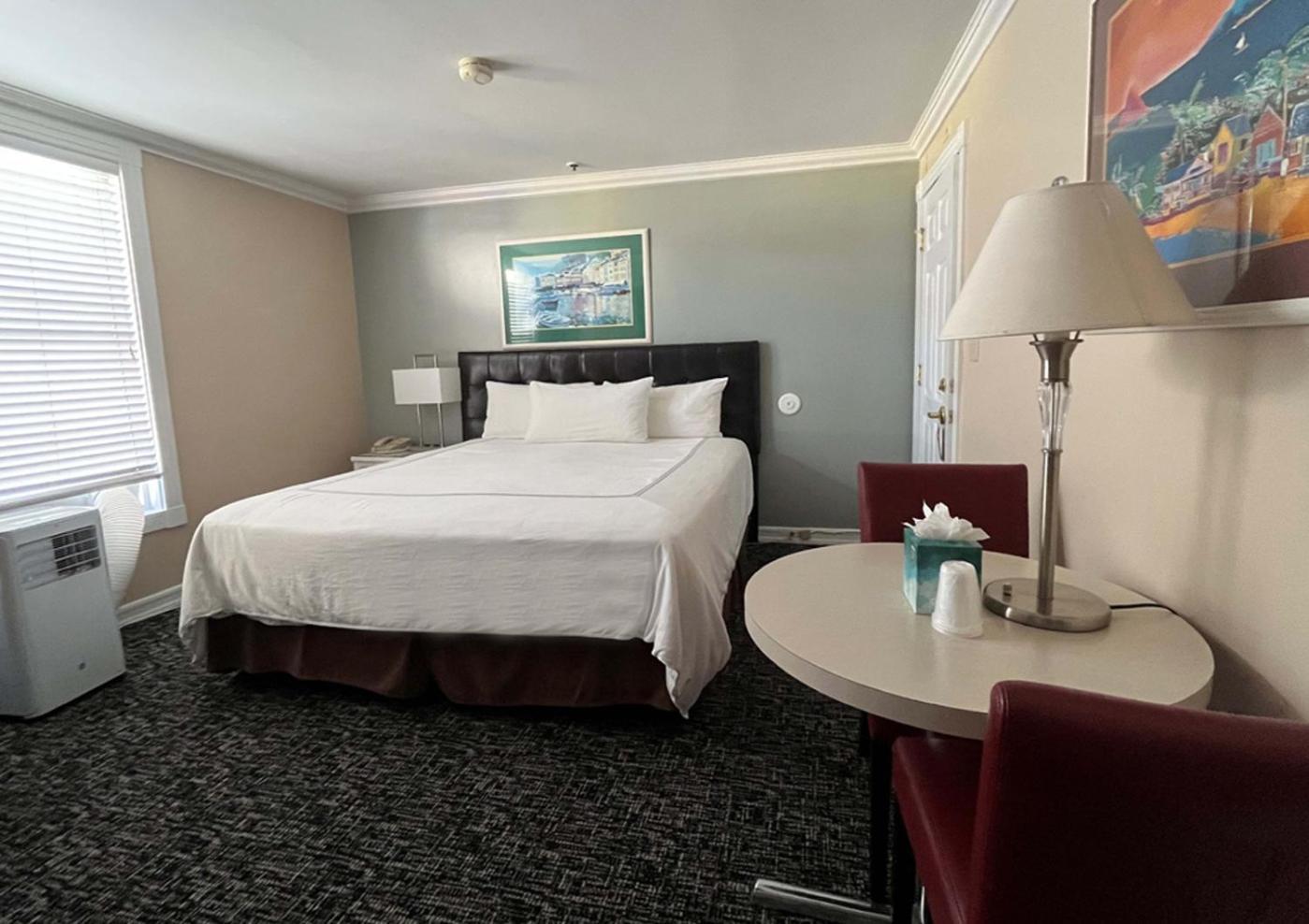 Glenmore Plaza Hotel 阿瓦隆 外观 照片