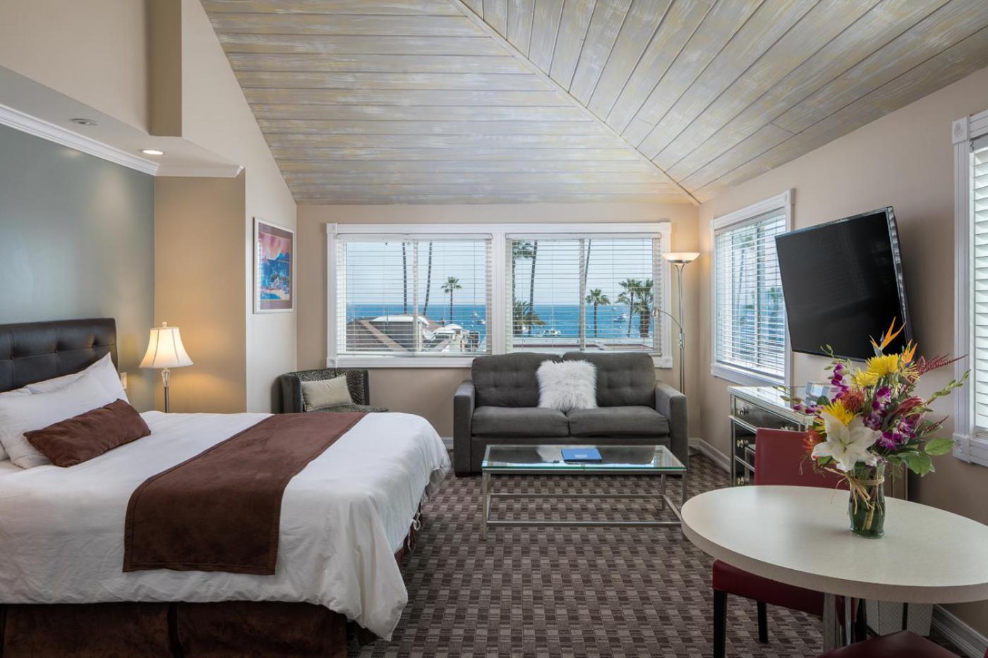 Glenmore Plaza Hotel 阿瓦隆 外观 照片